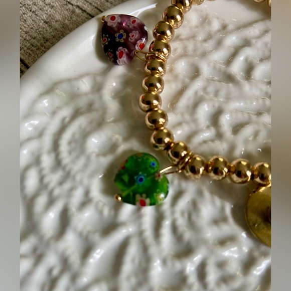 New in box. Stretchy beaded bracelet with 5 millefiori heart charms in colors - Picture 10 of 16